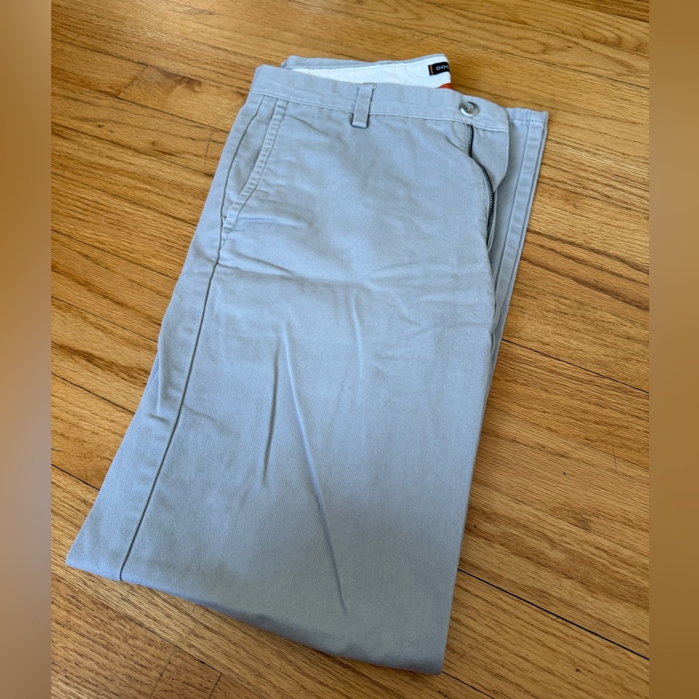 Dockers Light Gray Chinos - Men’s Size 31x32